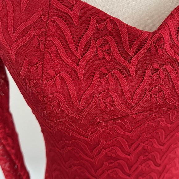 NWT Bebe off shoulder red lace dress, valentines. size M - Picture 6 of 8